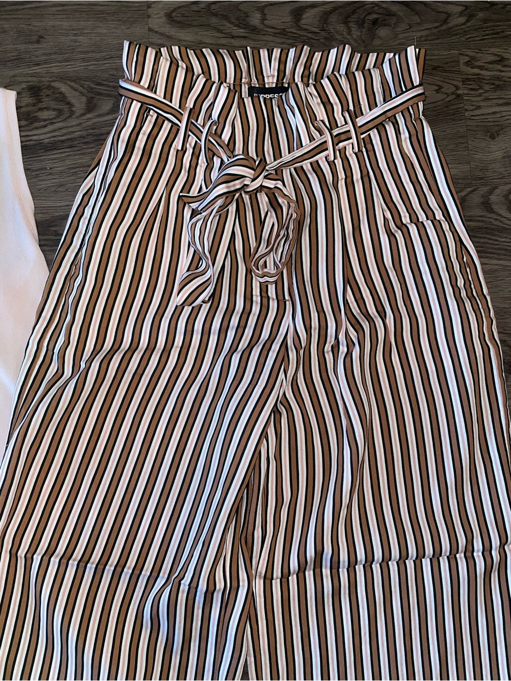Express Striped Paperbag Waist Wide-Leg Pants and Pink Top - Picture 3 of 5